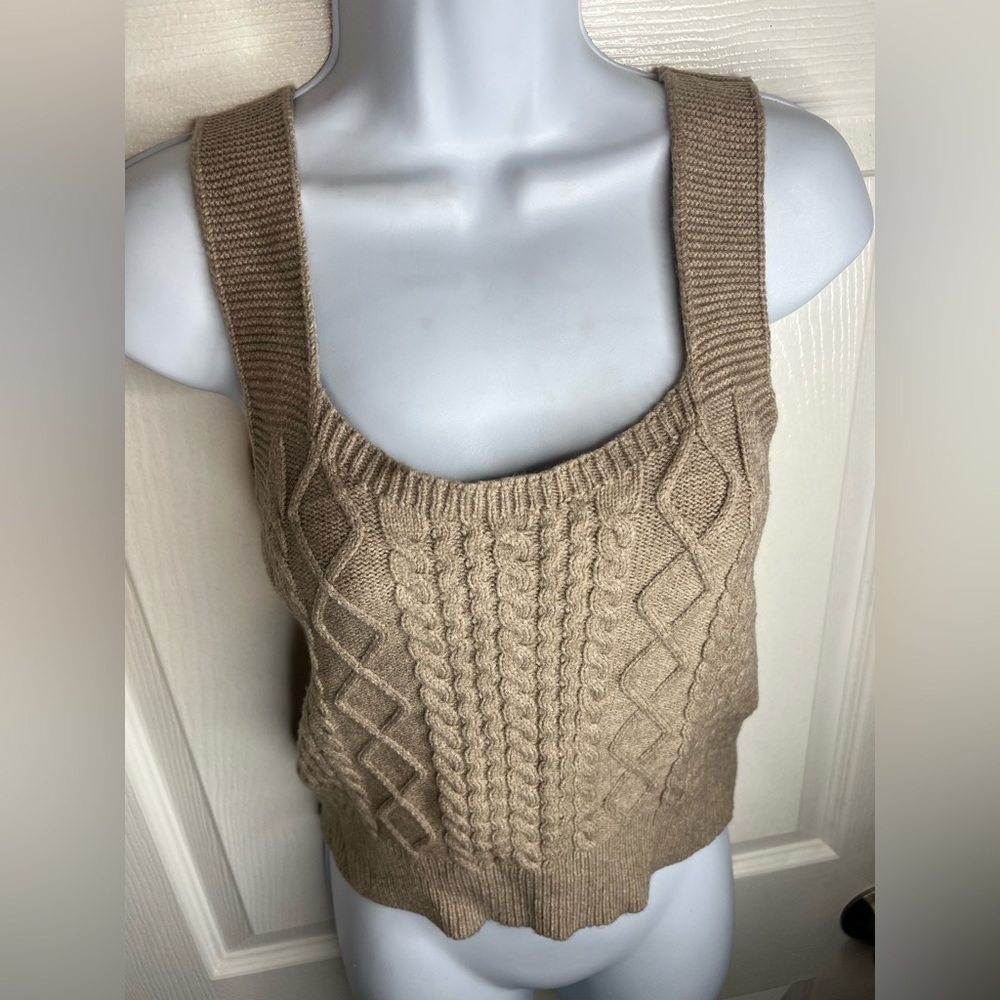 Cotton Emporium Women’s Medium Tan Acrylic Cable Knit Sleeveless Sweater Top M - Picture 12 of 14